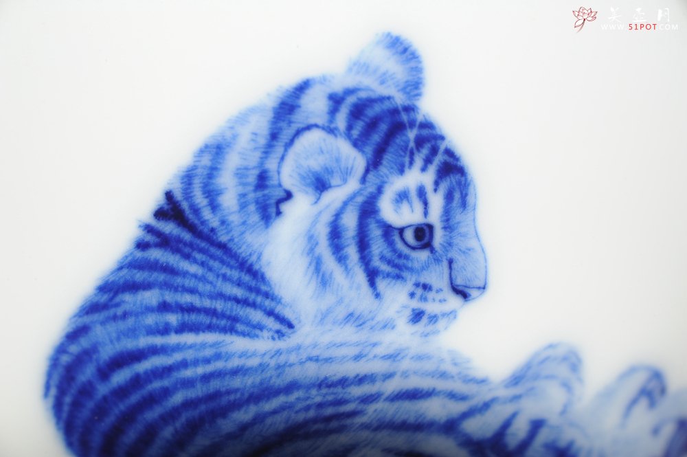 紫砂壶图片：生肖虎 景德镇全手工手绘青花主人杯  - 全手工紫砂壶网