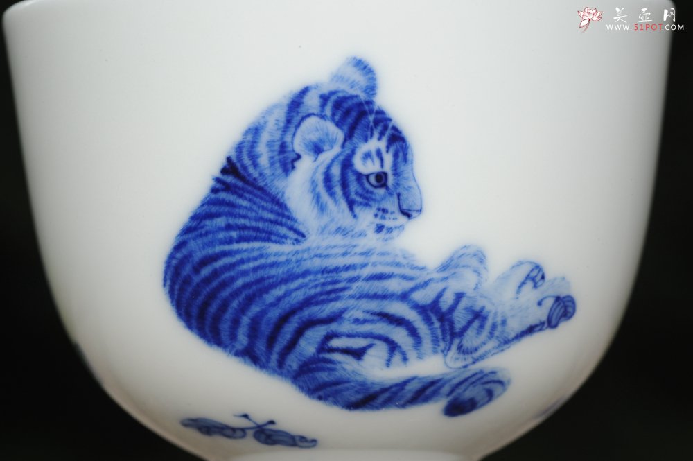 紫砂壶图片：生肖虎 景德镇全手工手绘青花主人杯  - 全手工紫砂壶网