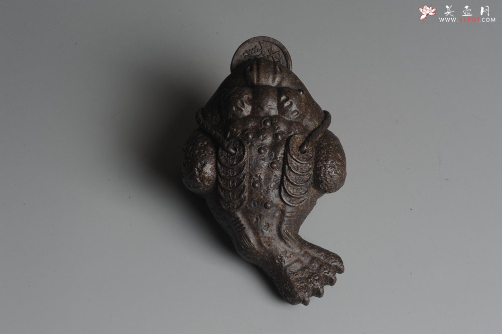 紫砂壶图片：美宠双节特惠 肌理丰富 古铜泥小金蟾茶宠 口吐金钱 招财宝 - 全手工紫砂壶网