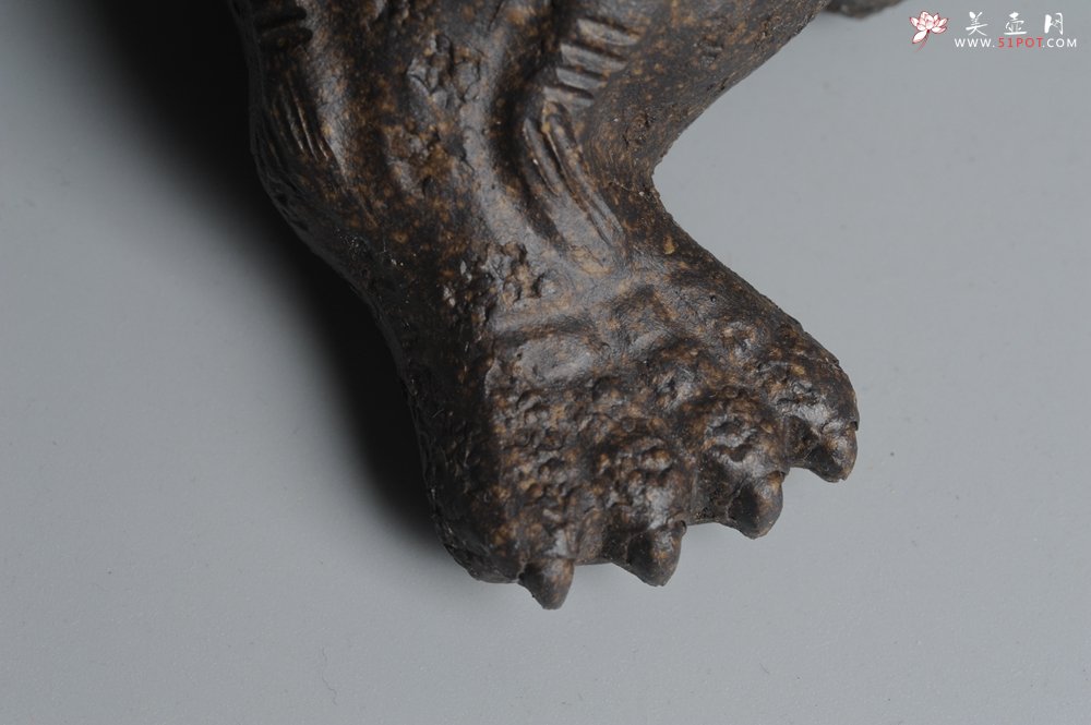 紫砂壶图片：美宠双节特惠 肌理丰富 古铜泥小金蟾茶宠 口吐金钱 招财宝 - 全手工紫砂壶网