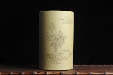 紫砂壶图片：美筒特惠 精品山水高帽笔筒三式 山高月小 水落石出 老师不打草稿直接空刻 一气呵成 - 全手工紫砂壶网