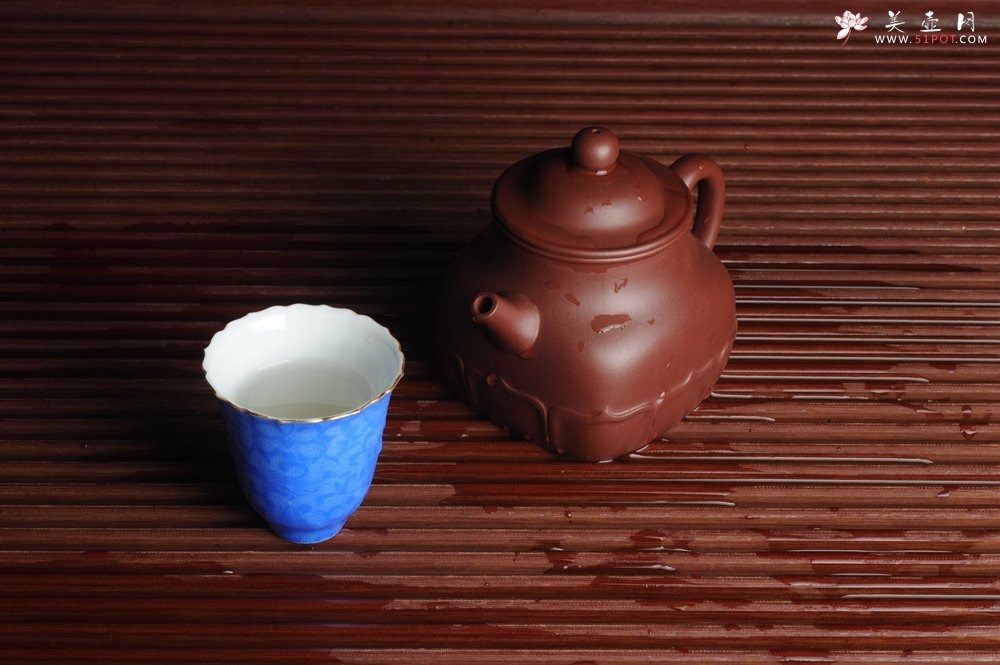 紫砂壶图片：纯手工景德镇摹古雍正蓝色扒花杯 灰常精致 送女友老婆 适合女士 - 全手工紫砂壶网