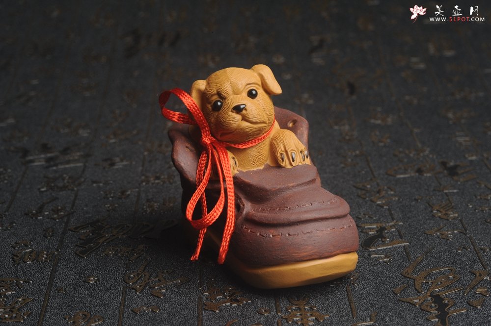 紫砂壶图片：美宠特惠 精致做工步步高升福气狗茶宠摆件 长8.8cm宽4.5到5cm高8.8cm - 全手工紫砂壶网