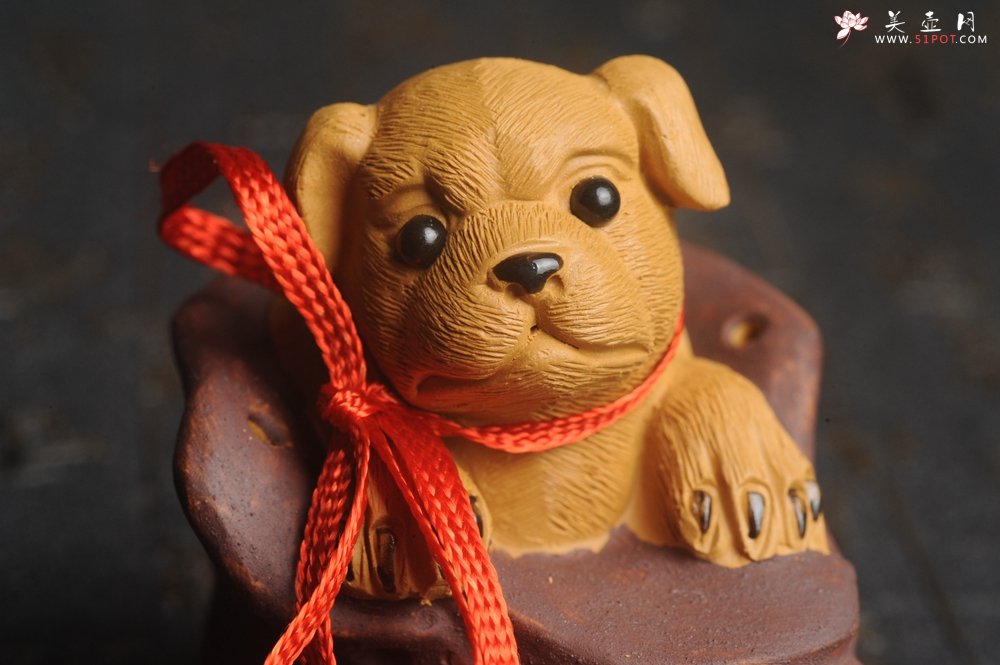紫砂壶图片：美宠特惠 精致做工步步高升福气狗茶宠摆件 长8.8cm宽4.5到5cm高8.8cm - 全手工紫砂壶网