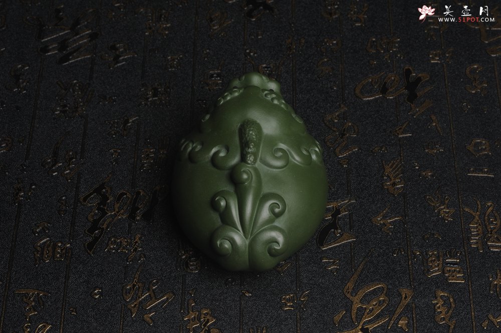 紫砂壶图片：美宠特惠 精工绿泥泥招财兽茶宠摆件 长10cm宽7cm高5cm - 全手工紫砂壶网