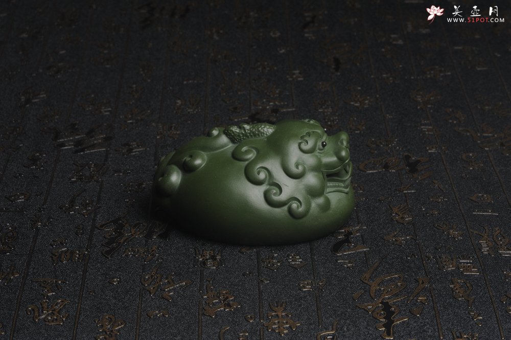 紫砂壶图片：美宠特惠 精工绿泥泥招财兽茶宠摆件 长10cm宽7cm高5cm - 全手工紫砂壶网