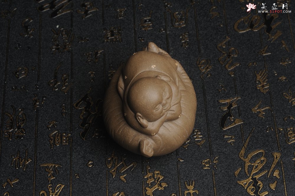 紫砂壶图片：美宠特惠 精工老青段如意人生茶宠摆件 神态细腻 长9cm宽7cm高7cm - 全手工紫砂壶网