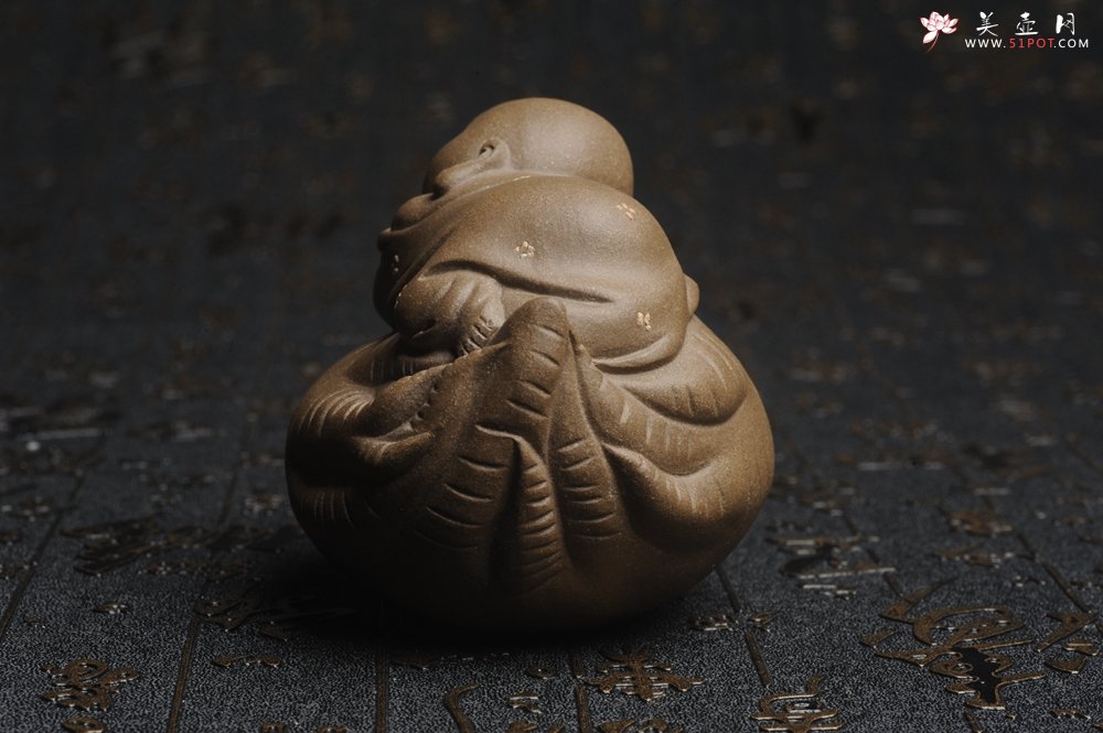 紫砂壶图片：美宠特惠 精工老青段如意人生茶宠摆件 神态细腻 长9cm宽7cm高7cm - 全手工紫砂壶网