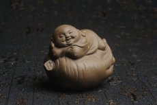 紫砂壶图片：美宠特惠 精工老青段如意人生茶宠摆件 神态细腻 长9cm宽7cm高7cm - 全手工紫砂壶网