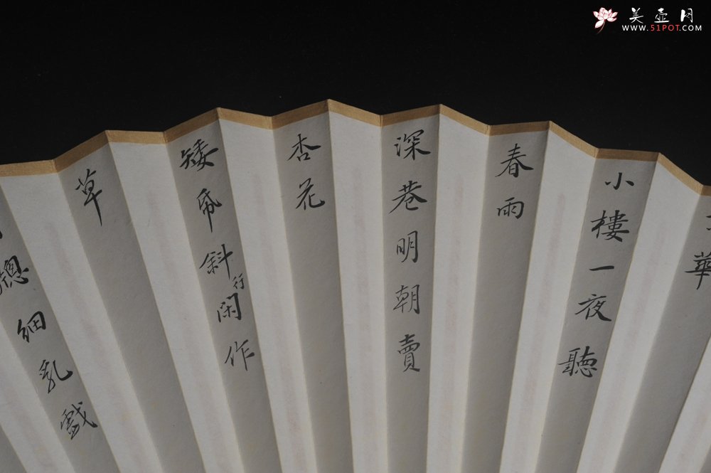 紫砂壶图片：自玩收藏级30年老凤眼扇骨 满天星老凤眼 9.5寸18方挑灯方 排口2.0少见 名家释普通法师书法 - 全手工紫砂壶网