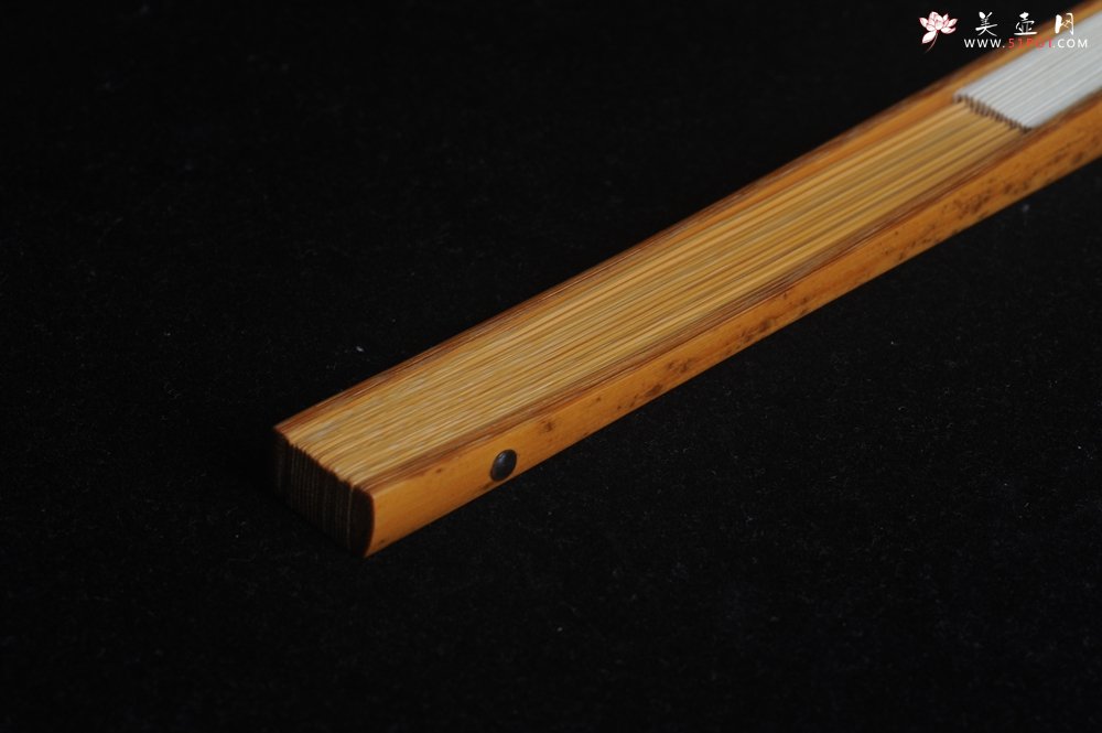 紫砂壶图片：自玩收藏级30年老凤眼扇骨 满天星老凤眼 9.5寸18方挑灯方 排口2.0少见 名家释普通法师书法 - 全手工紫砂壶网