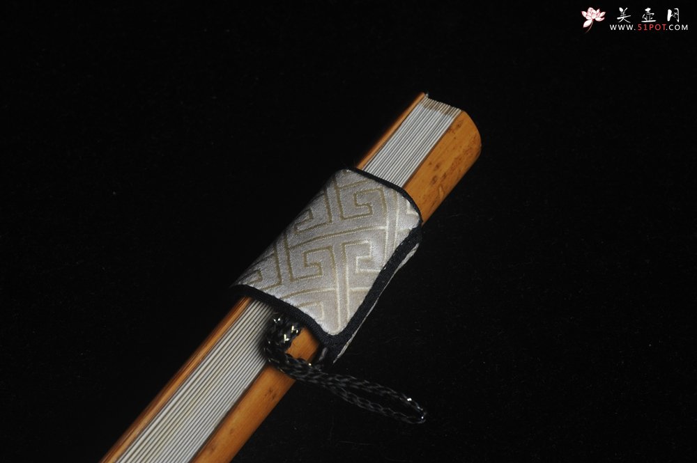 紫砂壶图片：自玩收藏级30年老凤眼扇骨 满天星老凤眼 9.5寸18方挑灯方 排口2.0少见 名家释普通法师书法 - 全手工紫砂壶网