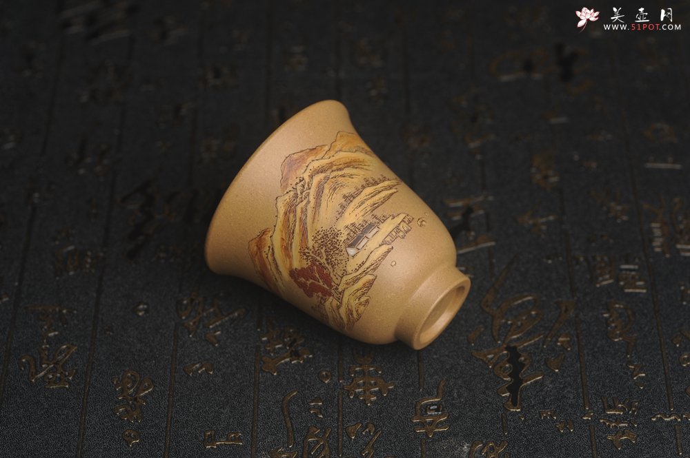 紫砂壶图片：美杯国庆特惠 精品好泥好工好刻雅致泥绘山水主人杯 茶人醉爱 - 全手工紫砂壶网