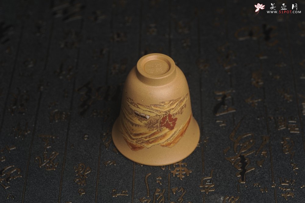 紫砂壶图片：美杯国庆特惠 精品好泥好工好刻雅致泥绘山水主人杯 茶人醉爱 - 全手工紫砂壶网