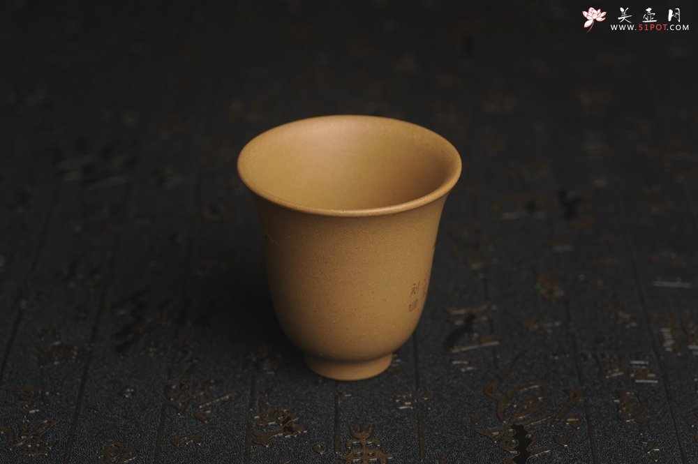 紫砂壶图片：美杯国庆特惠 精品好泥好工好刻雅致泥绘山水主人杯 茶人醉爱 - 全手工紫砂壶网