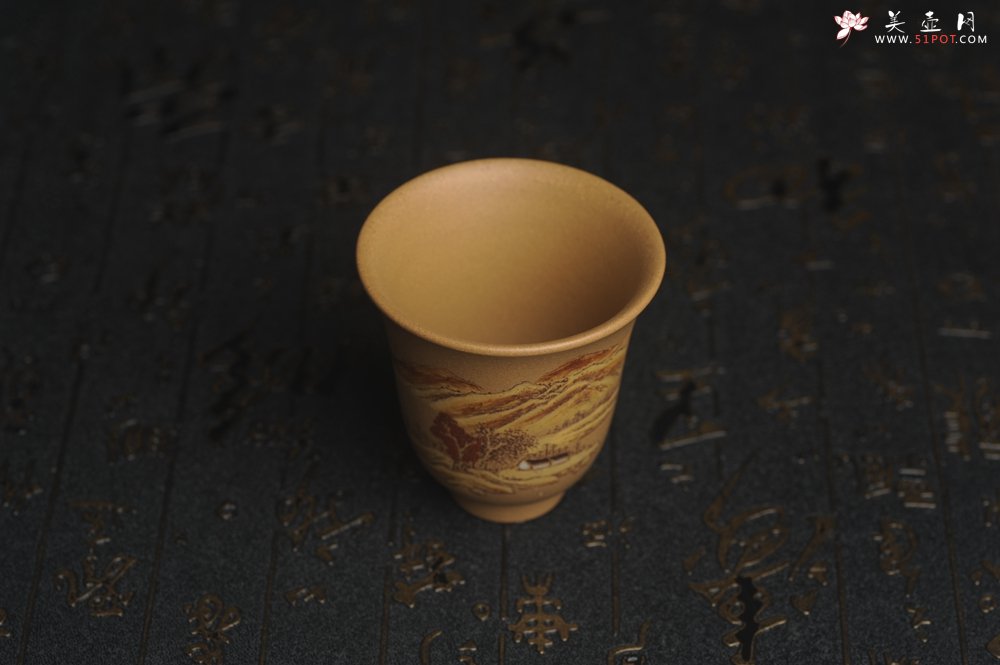 紫砂壶图片：美杯国庆特惠 精品好泥好工好刻雅致泥绘山水主人杯 茶人醉爱 - 全手工紫砂壶网