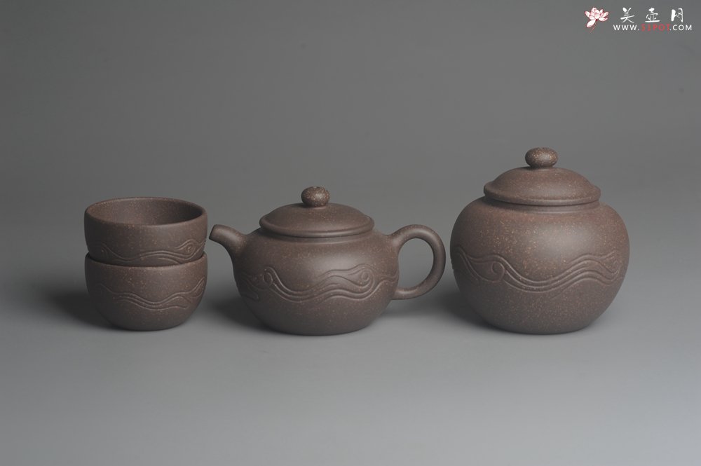 紫砂壶图片：美壶特惠 优质青灰段泥精致行云流水套组 一壶（180cc）二杯一醒茶罐（280cc） - 全手工紫砂壶网