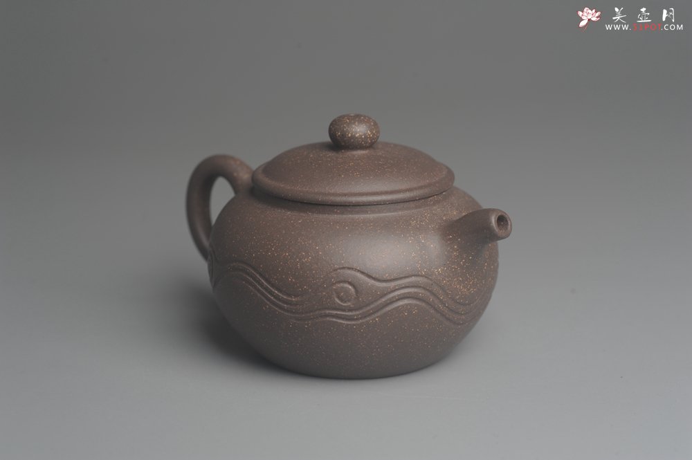 紫砂壶图片：美壶特惠 优质青灰段泥精致行云流水套组 一壶（180cc）二杯一醒茶罐（280cc） - 全手工紫砂壶网