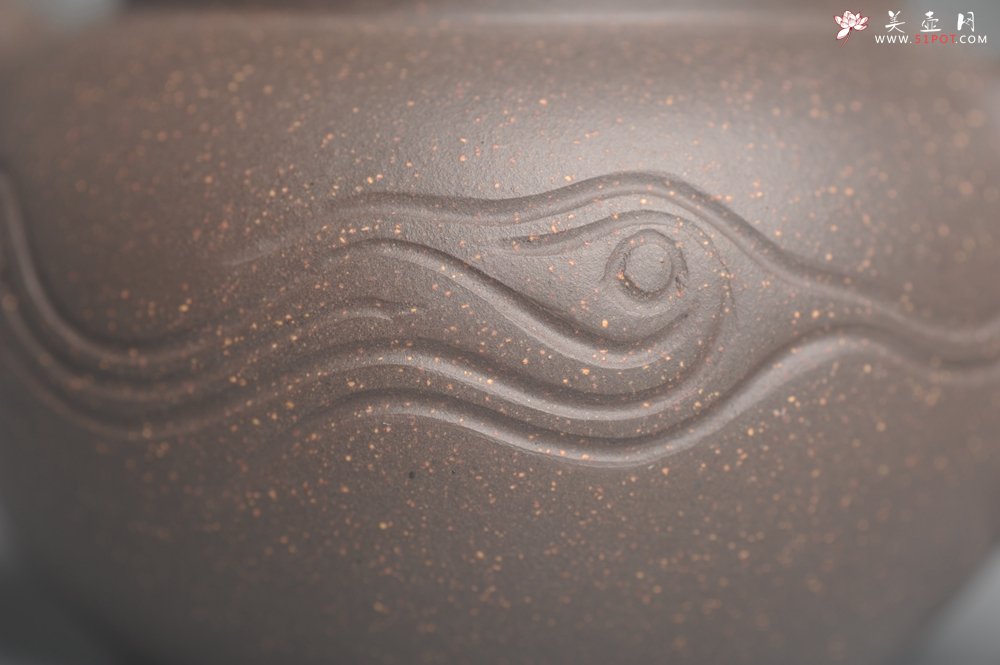 紫砂壶图片：美壶特惠 优质青灰段泥精致行云流水套组 一壶（180cc）二杯一醒茶罐（280cc） - 全手工紫砂壶网