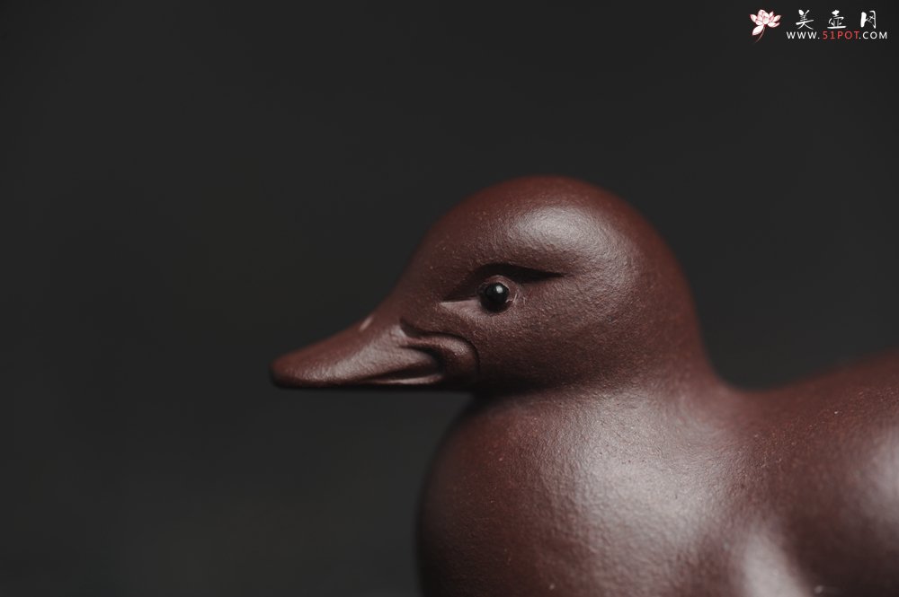 紫砂壶图片：美宠特惠 超精工特好紫泥呆萌小鸭茶宠摆件 长6宽2.5高3cm - 全手工紫砂壶网