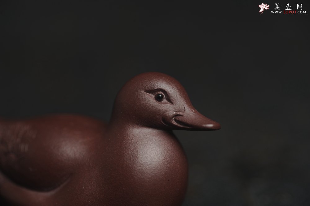 紫砂壶图片：美宠特惠 超精工特好紫泥呆萌小鸭茶宠摆件 长6宽2.5高3cm - 全手工紫砂壶网