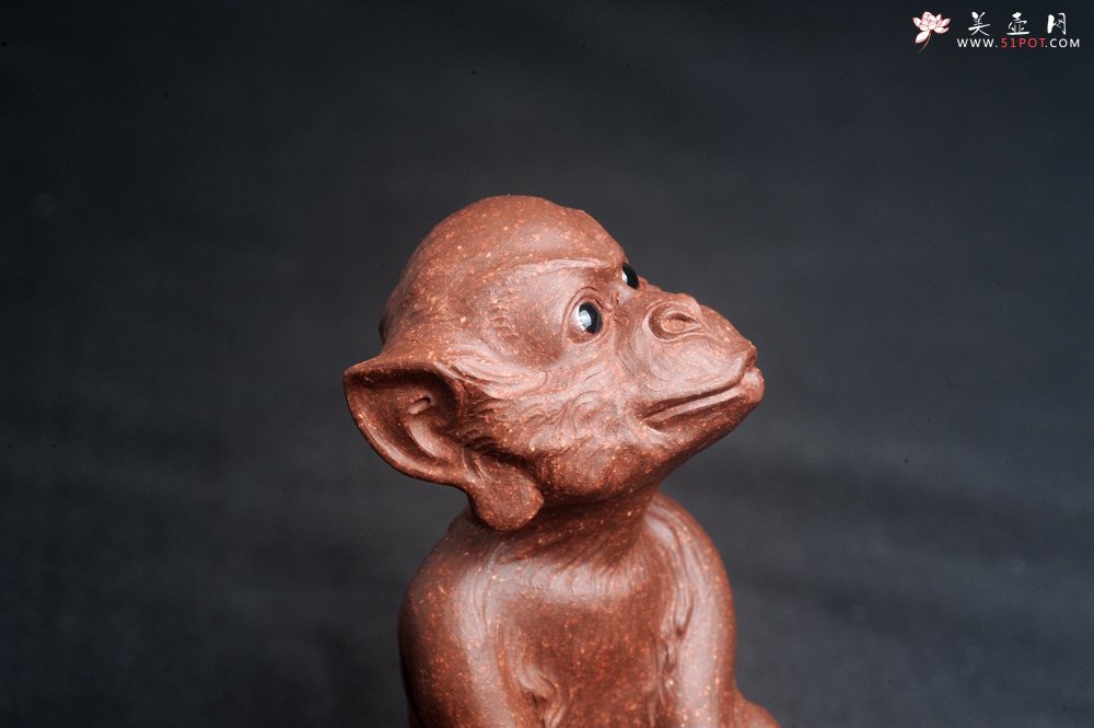 紫砂壶图片：美宠特惠 实力派工艺员姚老师 预计明年升助工 超精品老紫泥紫砂美猴灵猴茶宠 高11cm  肌理丰富生 - 全手工紫砂壶网