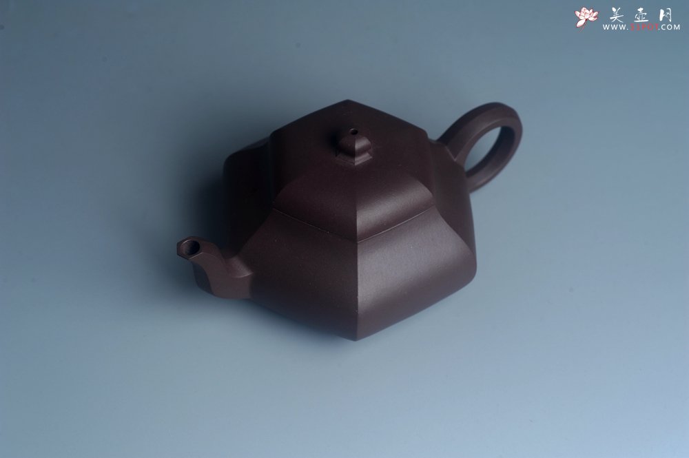 紫砂壶图片：美壶特惠 潜力股凌晨老师 精致紫泥全手工六方君德壶 期待与您结缘 - 全手工紫砂壶网