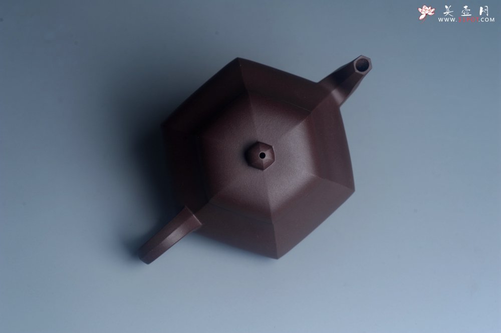 紫砂壶图片：美壶特惠 潜力股凌晨老师 精致紫泥全手工六方君德壶 期待与您结缘 - 全手工紫砂壶网