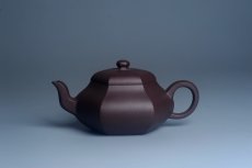 紫砂壶图片：美壶特惠 潜力股凌晨老师 精致紫泥全手工六方君德壶 期待与您结缘 - 全手工紫砂壶网