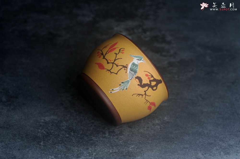 紫砂壶图片：美美杯特惠 精致花鸟紫砂杯 紫泥粉黄金段泥主人杯 茶杯 特文气 - 全手工紫砂壶网