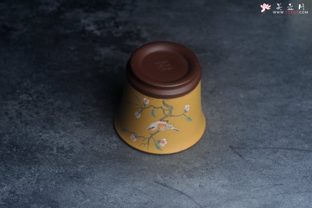 紫砂壶图片：美美杯特惠 精致花鸟紫砂杯 紫泥粉黄金段泥主人杯 茶杯 特文气 - 全手工紫砂壶网
