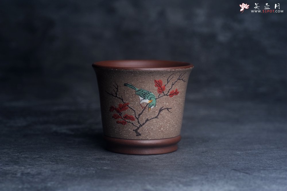 紫砂壶图片：美美杯特惠 精致花鸟紫泥粉黄金段泥主人杯 特文气 - 全手工紫砂壶网