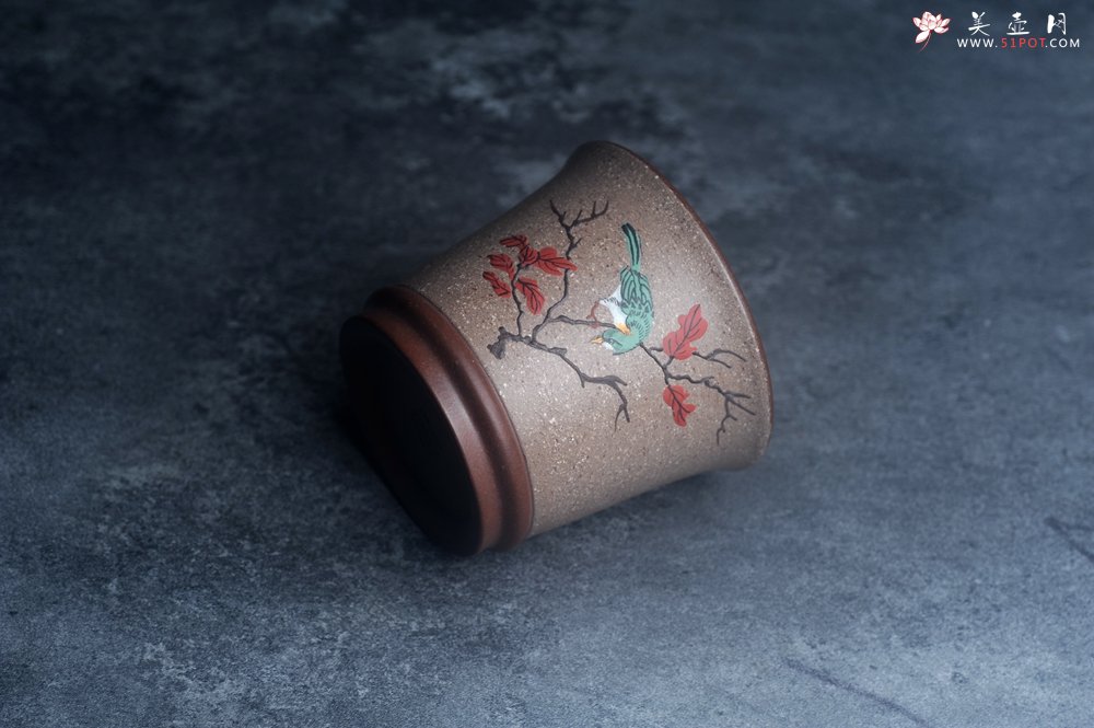 紫砂壶图片：美美杯特惠 精致花鸟紫泥粉黄金段泥主人杯 特文气 - 全手工紫砂壶网