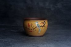 紫砂壶图片：美美杯特惠 精致花鸟紫砂杯 紫泥粉黄金段泥主人杯 茶杯 特文气 - 全手工紫砂壶网