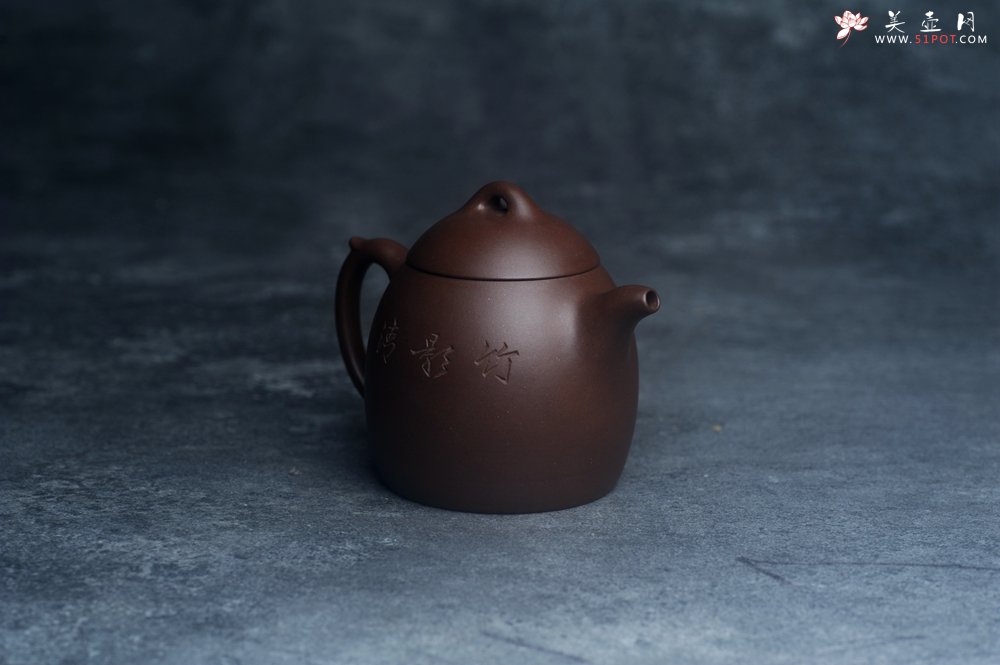 紫砂壶图片：美壶福利特惠 精致特好老紫泥秦权壶 刻竹子 特文气 - 全手工紫砂壶网