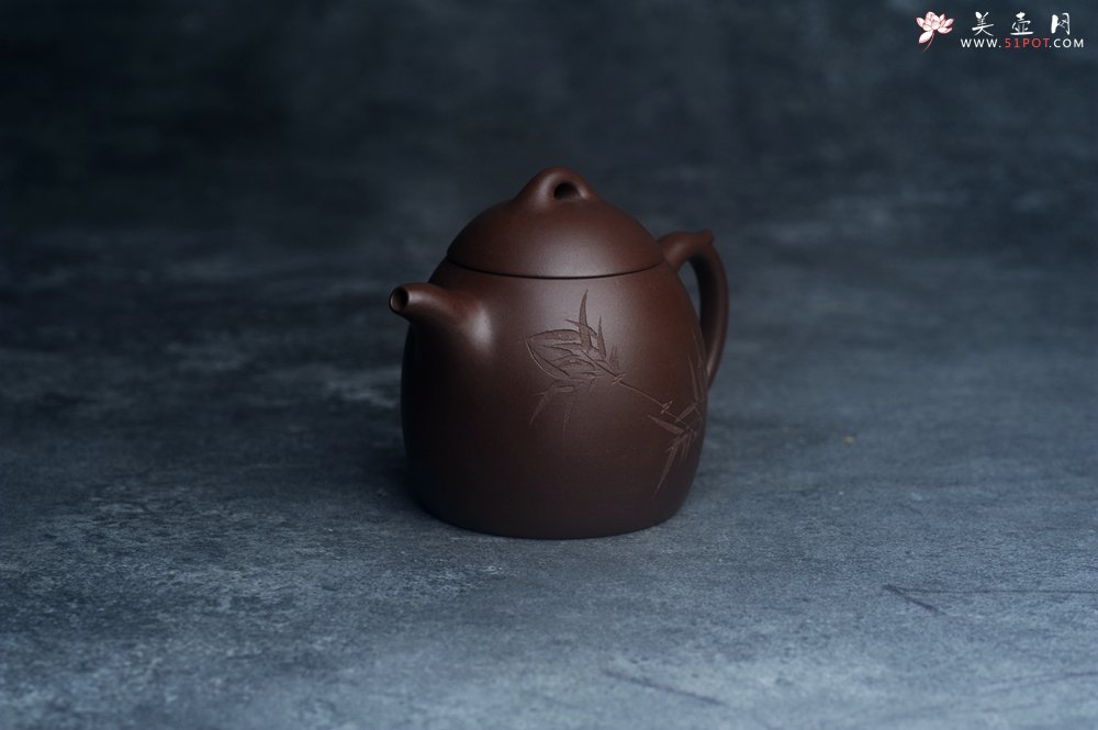 紫砂壶图片：美壶福利特惠 精致特好老紫泥秦权壶 刻竹子 特文气 - 全手工紫砂壶网