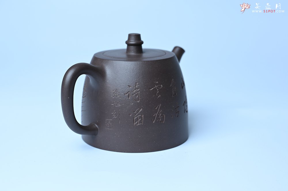 紫砂壶图片：美壶特惠 老紫泥精致山水汉铎壶 茶人醉爱 - 全手工紫砂壶网