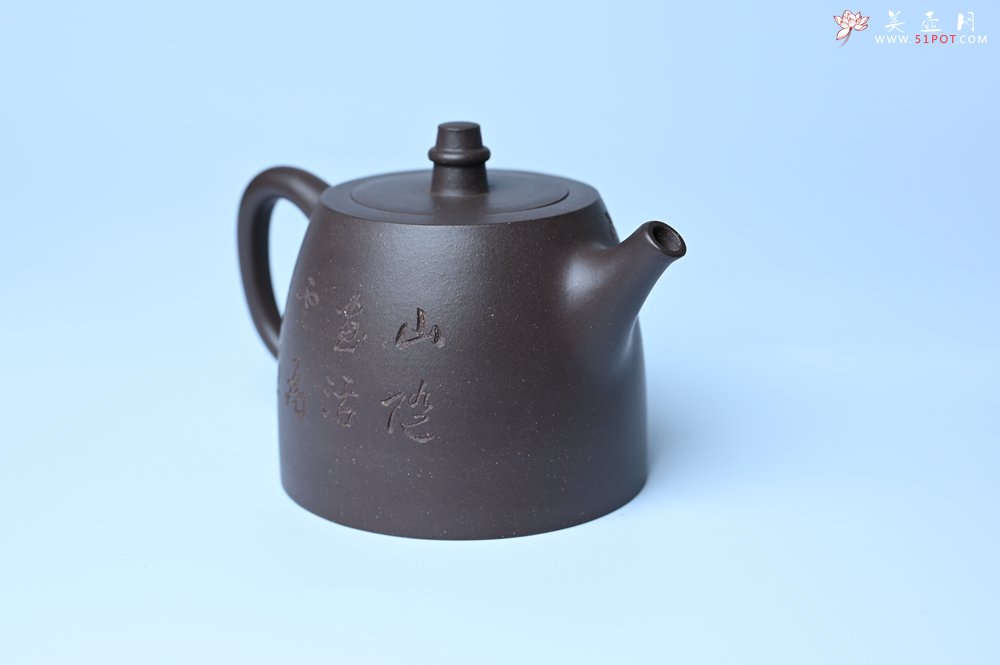 紫砂壶图片：美壶特惠 老紫泥精致山水汉铎壶 茶人醉爱 - 全手工紫砂壶网