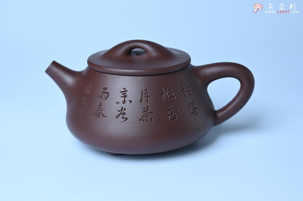 紫砂壶图片：实力派工艺师周斌 优质底槽青全手工精工满瓢壶 陶兴双刀装饰 诗写梅花月,茶烹谷雨春 - 全手工紫砂壶网