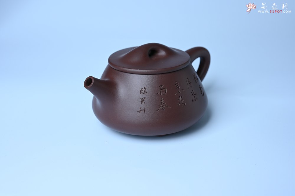 紫砂壶图片：实力派工艺师周斌 优质底槽青全手工精工满瓢壶 陶兴双刀装饰 诗写梅花月,茶烹谷雨春 - 全手工紫砂壶网