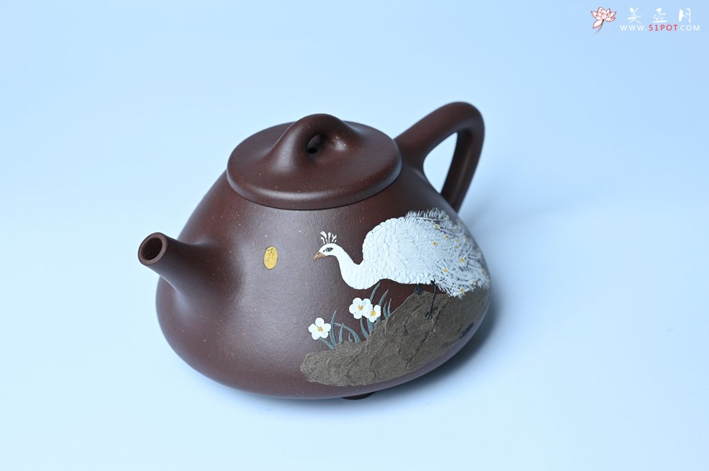 紫砂壶图片：实力派工艺师周斌全手工紫玉金砂子冶石瓢 刻绘孔雀 特文气 - 全手工紫砂壶网