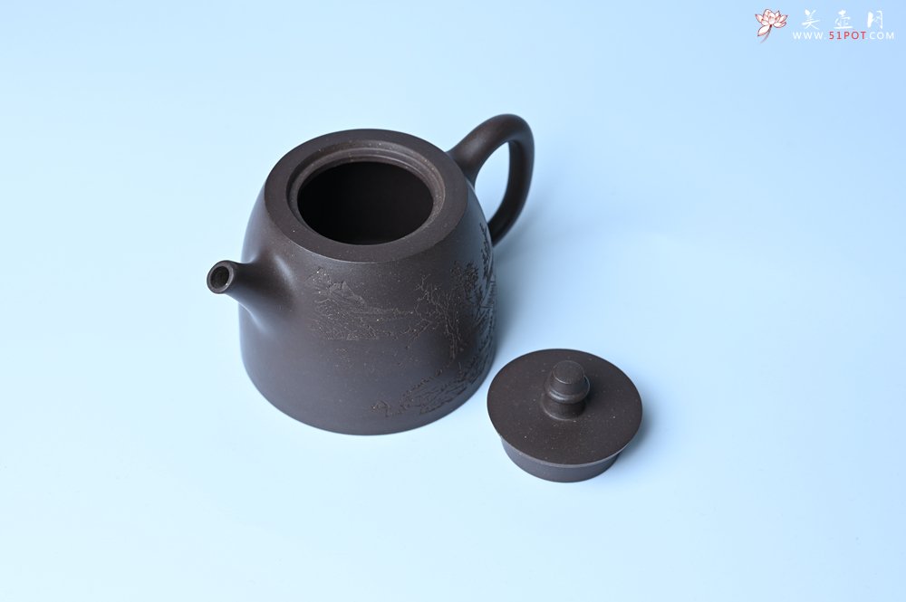 紫砂壶图片：美壶特惠 老紫泥精致山水汉铎壶 茶人醉爱 - 全手工紫砂壶网
