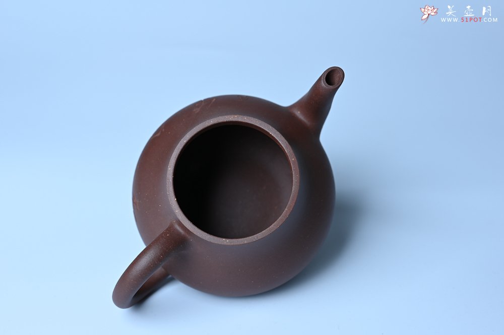 紫砂壶图片：毛国强入室弟子黄云初 特好老紫泥梨形壶 名家何水法书法＂壶在自香＂ 刘世涛伯陶刻 - 全手工紫砂壶网