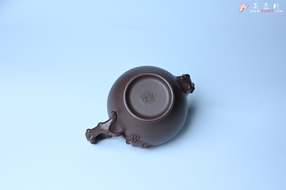紫砂壶图片：潜力股赵老师 老紫泥全手工松鼠葡萄壶 茶人醉爱 - 全手工紫砂壶网