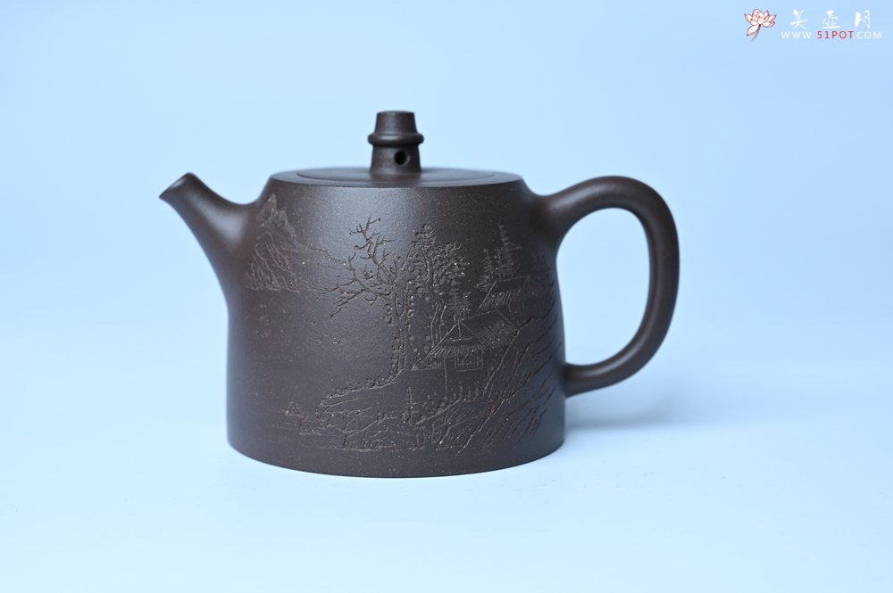 紫砂壶图片：美壶特惠 老紫泥精致山水汉铎壶 茶人醉爱 - 全手工紫砂壶网