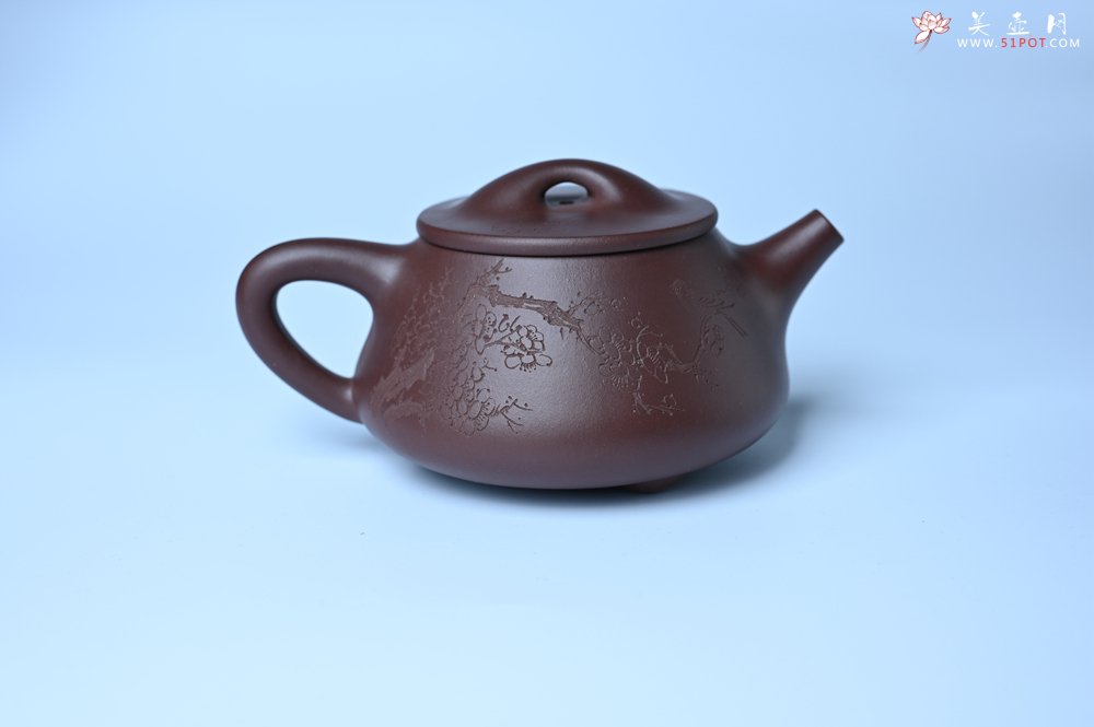 紫砂壶图片：实力派工艺师周斌 优质底槽青全手工精工满瓢壶 陶兴双刀装饰 诗写梅花月,茶烹谷雨春 - 全手工紫砂壶网