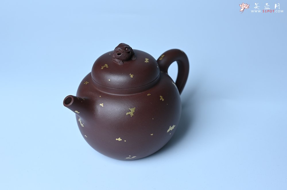 紫砂壶图片：潜力股周小培 全手工原创招财壶200cc 金蟾屹立于壶盖 撒金工艺铺满壶身 寓意黄金落满地 招财进宝 - 全手工紫砂壶网