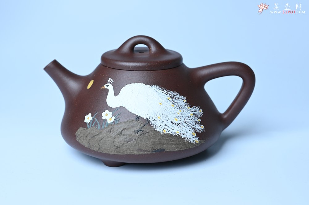 紫砂壶图片：实力派工艺师周斌全手工紫玉金砂子冶石瓢 刻绘孔雀 特文气 - 全手工紫砂壶网
