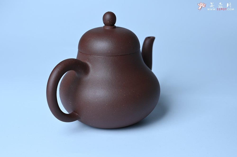 紫砂壶图片：毛国强入室弟子黄云初 特好老紫泥梨形壶 名家何水法书法＂壶在自香＂ 刘世涛伯陶刻 - 全手工紫砂壶网