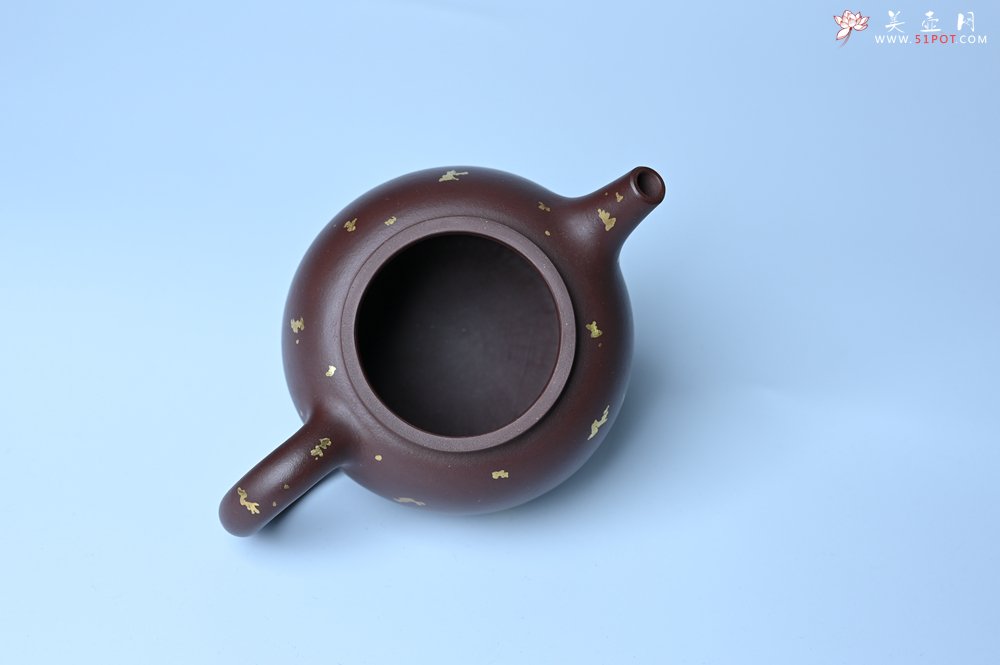 紫砂壶图片：潜力股周小培 全手工原创招财壶200cc 金蟾屹立于壶盖 撒金工艺铺满壶身 寓意黄金落满地 招财进宝 - 全手工紫砂壶网